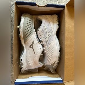 Women’s Mizuno Softball Cleats